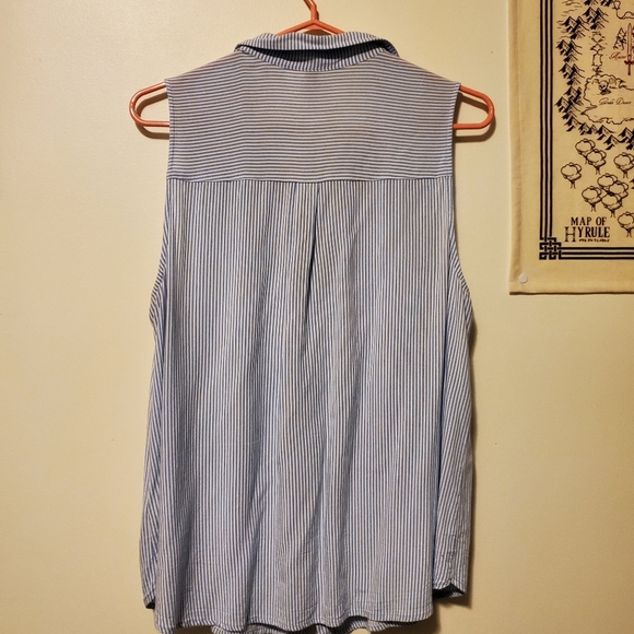 Sleeveless Blouse - Picture 5 of 6